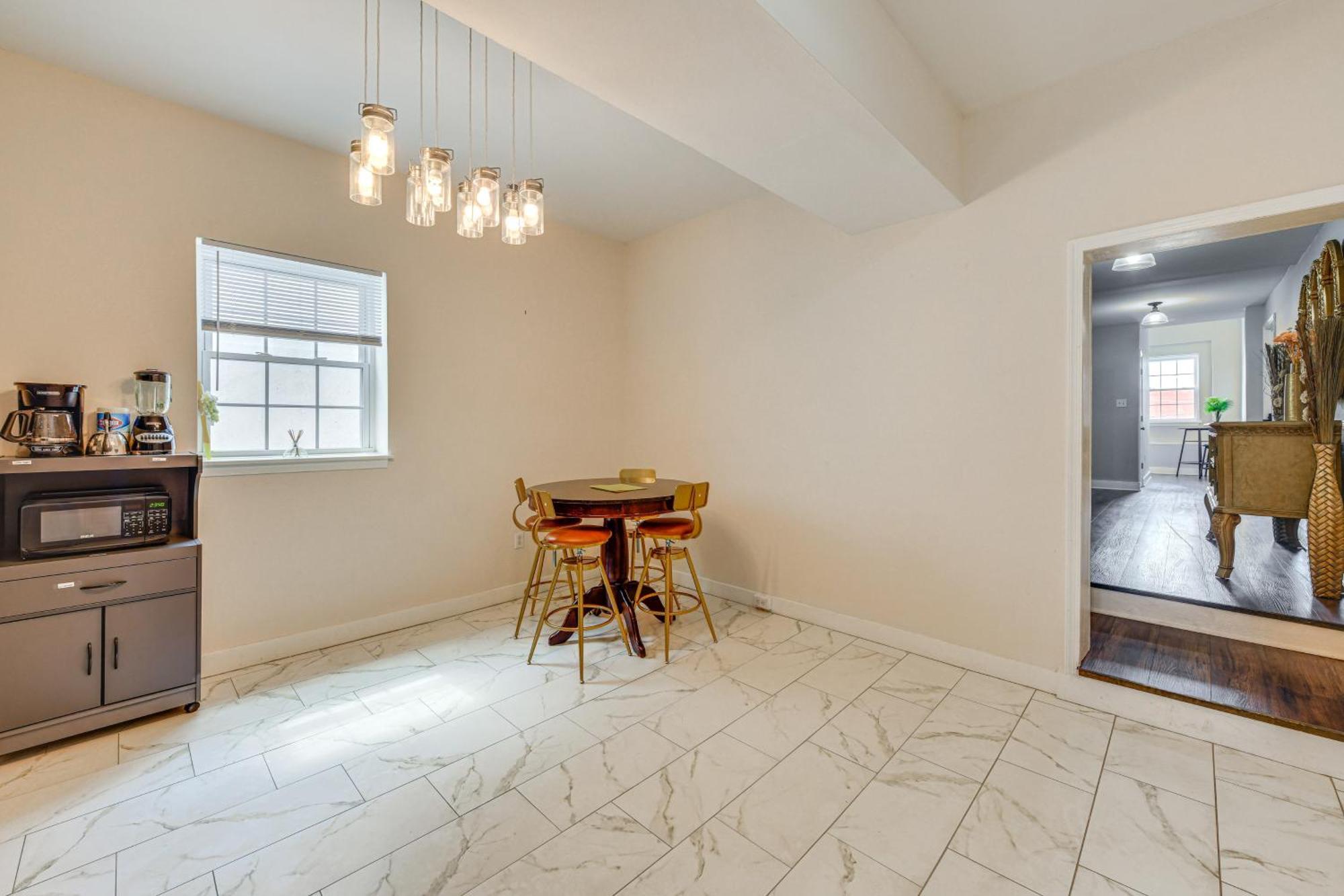 Apartment Downtown Retreat Near Financial District!